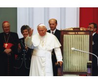 Urodził się Karol Wojtyła, kardynał, 264 papież i 6. Suweren Państwa Watykańskiego, przyjął imię Jan Paweł II, święty Kościoła katolickiego. 1920.
